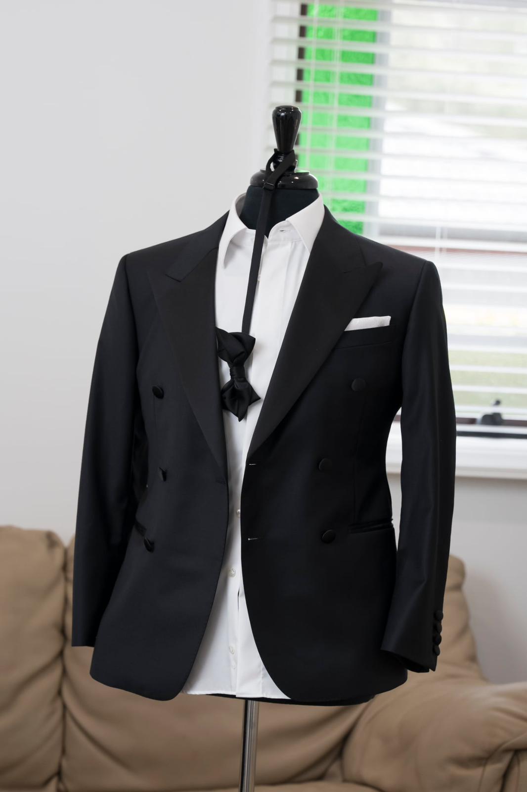 Black Bow Tie - Bold Black Diamond Tip Bow Tie