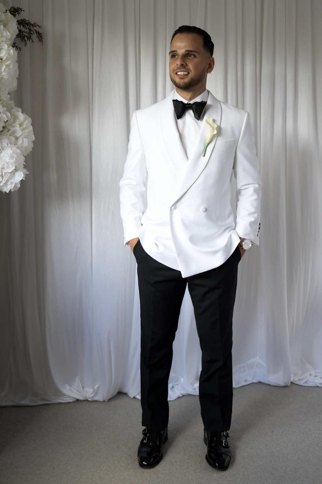 Black Bow Tie - Bold Black Batwing Bow Tie